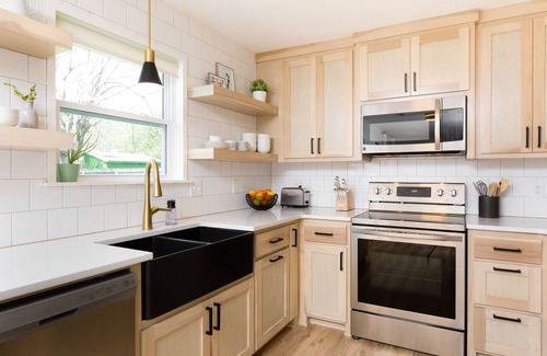 Springdale Casa | The Fika - Next to Lake Fayetteville Trail