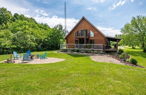 Sullivan Cabina | The Firefly Lodge – A Cozy Lake Retreat in Sullivan, IL