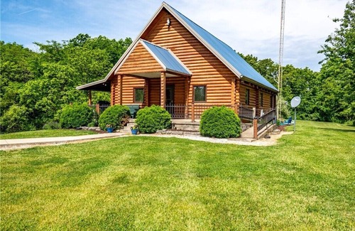 Sullivan Cabina | The Firefly Lodge – A Cozy Lake Retreat in Sullivan, IL