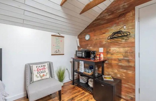 Staunton Casa | The Firefly Springhouse