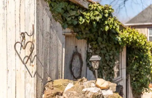Staunton Casa | The Firefly Springhouse