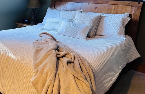Winhall Cabina | The Fireside Lodge - Stratton View, Luxurious and Modern, Sleeps 16