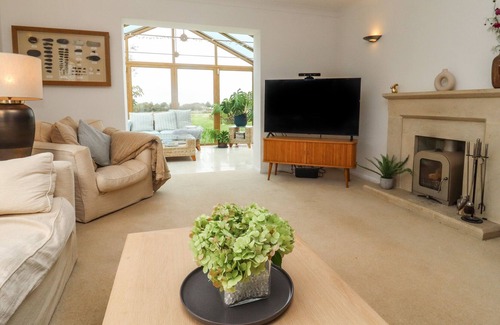 Brimpsfield Casa | THE FIRS RETREAT, pet friendly, luxury holiday cottage in Brockworth