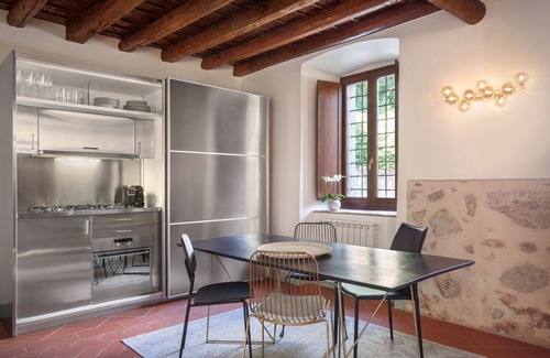Cola Casa | Il Primo del Castello, prestigious two-room apartment with lake view, swimming pool