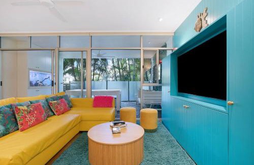 Bulimba Apartamento | The Fish Bowl - Vibrant Riverside Escape with Pool
