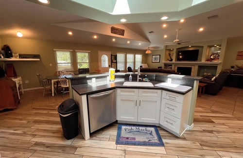 Homosassa Casa | The Fish House - Water Front - Fisherman's Retreat - Open Back Bay View