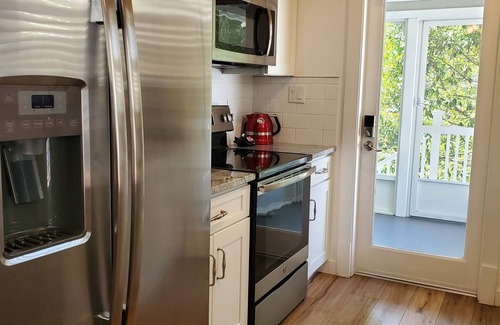 Mount Dora Cabaña | "THE FISHERMAN'S COTTAGE" Historic District-Mount Dora's # 1 DESTINATION Rental!