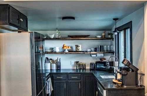 Portland Cabina | The Fisherman's Cottage - a Lakeside Loft in the Heart of Wine Country