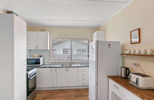 Lakes Entrance Cabaña | The Fishermans Cottage - Cosy centrally located cottage ideal for families and groups