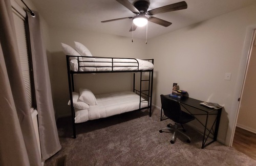 Fayetteville Casa | The Flaghouse 3bd 2bth