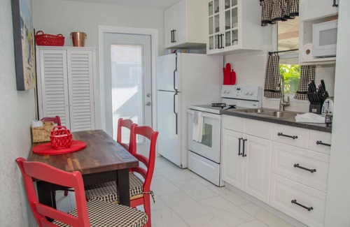 Madeira Beach Cabaña | La cabaña Flamingo. A pie de playa, tiendas, restaurantes y deportes acuáticos