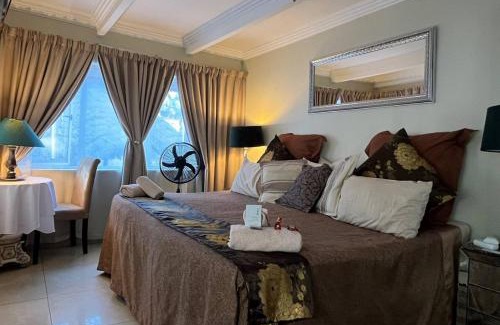 Waterkloof Glen Casa | The Flamingo Suite at Frederick's Place
