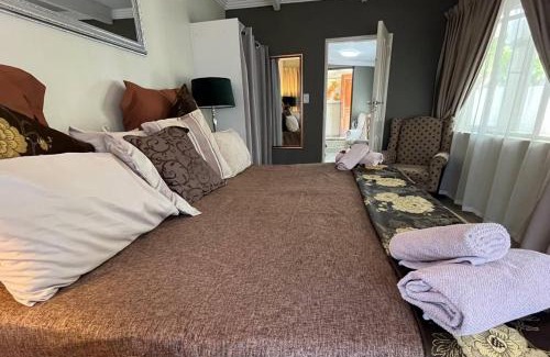 Waterkloof Glen Casa | The Flamingo Suite at Frederick's Place