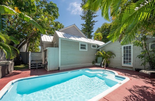 Meadows Condominio | The Fleming Suite | 1 bed, 1 bath condo w/shared pool, monthly rental