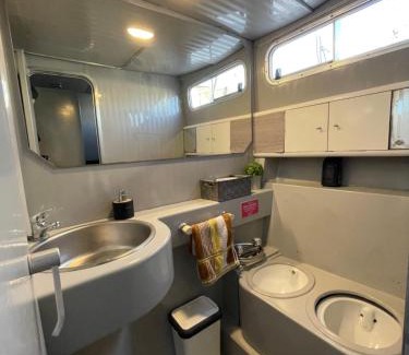 Sant Adria de Besos Alquiler De Eote | The Floating Home