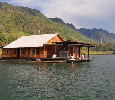 Thong Pha Phum Hotel | The Floating Lake House