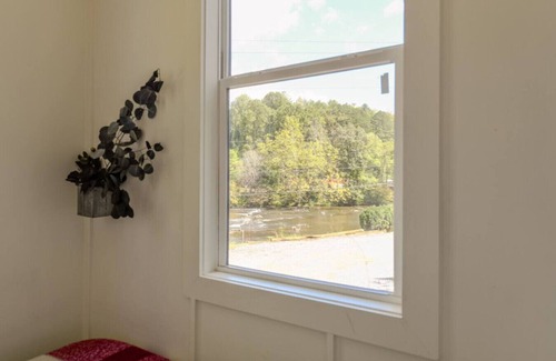 Dillsboro Casa | Riverfront, hiking, rafting | 20 min to Smoky Mtns