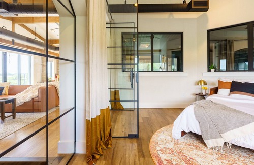 Plymouth Condominio | The Flyest Place to Stay in the APK
