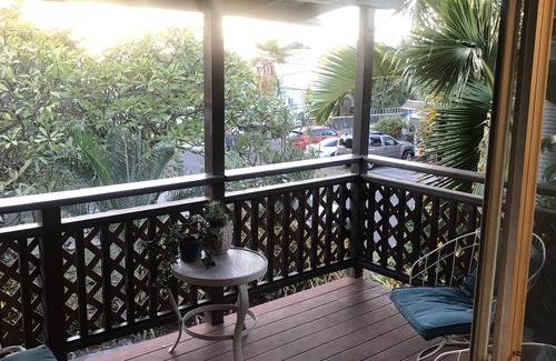 Historic Kailua Village Apartamento | The Flying Honu is located in the heart of Kona Town