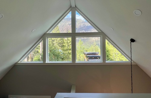 Sunshine Valley Cabina | The Fog + Fir Retreat - Family Friendly Cabin With Mountain Views