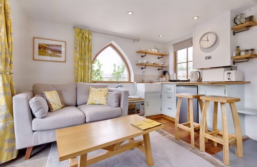Hereford Cabaña | THE FOLLY, pet friendly, character holiday cottage in Weobley