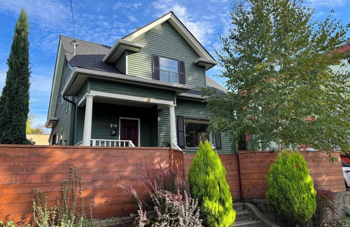 Kerns Otro | The Foody Farmhouse - Your best choice for PDX!