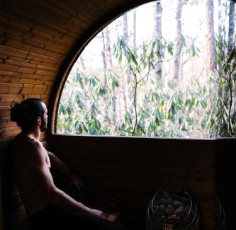 Fairview Apartamento | The Forest Bathhouse - Sauna, Soak, & Luxury