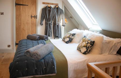 Bridgnorth Casa | The Forge - Beautiful Contemporary Barn - Hot Tub