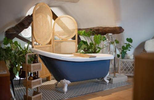 Bridgnorth Casa | The Forge - Beautiful Contemporary Barn - Hot Tub