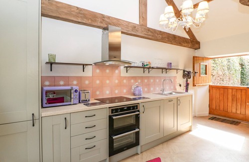 Taunton Cabaña | THE FORGE, character holiday cottage, with a garden in Taunton