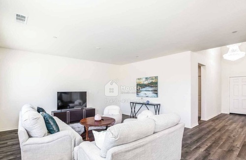 Moreno Valley Casa | The Fortress on Black Shadow #41324