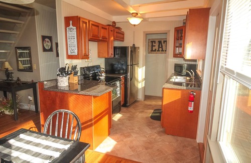 Fleetwood Chalet De Esquí | LOW JUNE RATES! The Fox Den- 2BR/2BA w/River Views, Fireplace, &Fire Pit