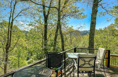 Fleetwood Chalet De Esquí | LOW JUNE RATES! The Fox Den- 2BR/2BA w/River Views, Fireplace, &Fire Pit
