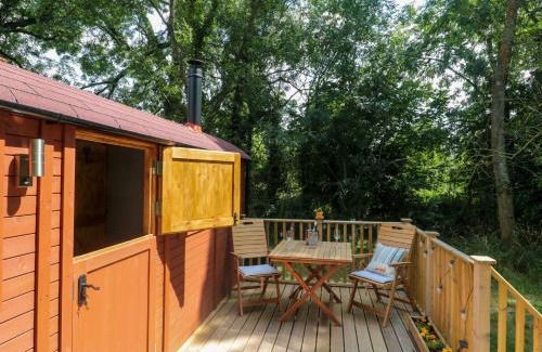 Shepperdine Casa | The Foxes Den Shepherds Hut
