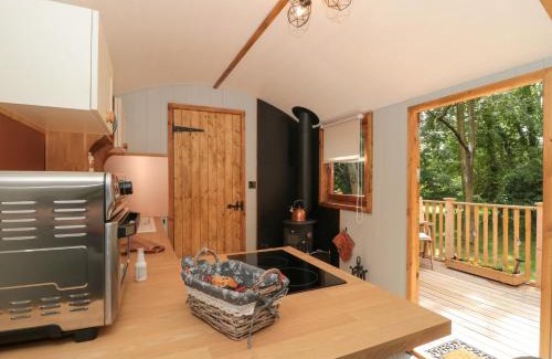 Shepperdine Casa | The Foxes Den Shepherds Hut