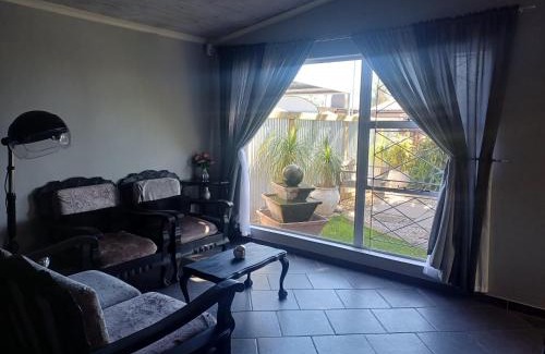 Uitenhage Casa | The Foxies