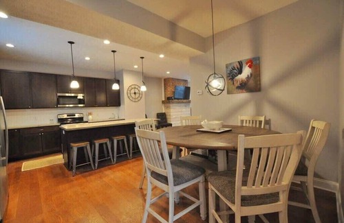 West Columbus Casa | The Franklinton Farmhouse- 4 Bedrooms