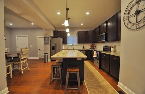 West Columbus Casa | The Franklinton Farmhouse- 4 Bedrooms