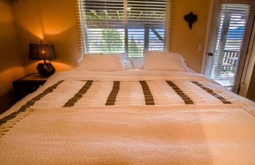 Deroche Cama Y Desayuno | The Fraser River's Edge B&B Lodge