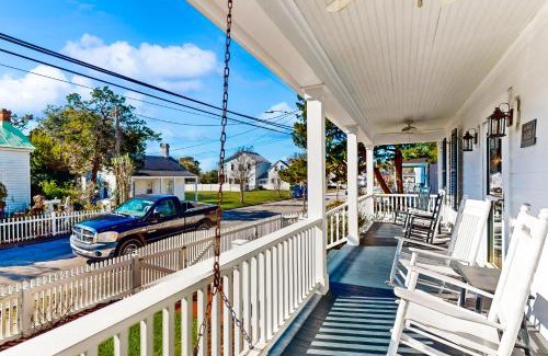 Morehead City Casa | The Front Porch on Ann Street