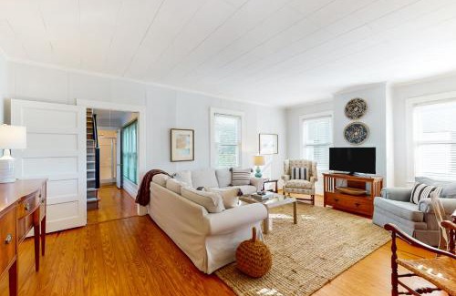 Morehead City Casa | The Front Porch on Ann Street