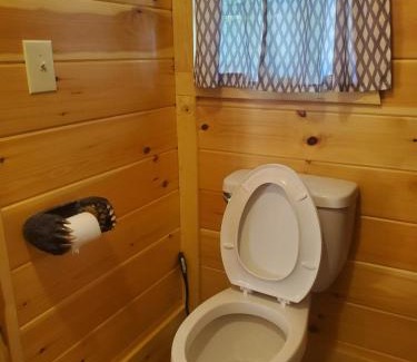 Genoa Chalet De Esquí | The Frontier - An Amish Built Deluxe Cabin