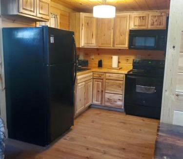 Genoa Chalet De Esquí | The Frontier - An Amish Built Deluxe Cabin