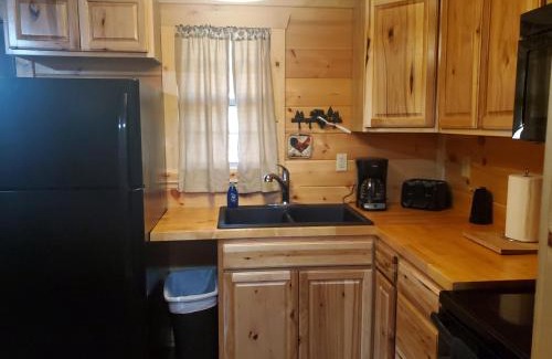 Genoa Chalet De Esquí | The Frontier - An Amish Built Deluxe Cabin