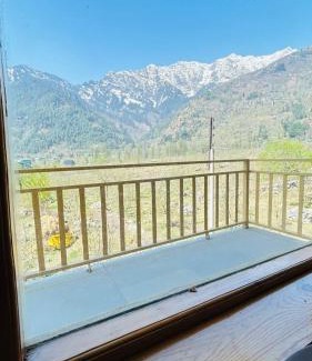 Manali Casa | The Frozen Villa