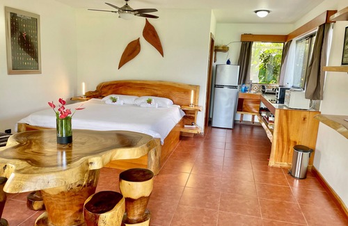 Arenal Otro | The Fruit Tree Garden Bromeliad Suite