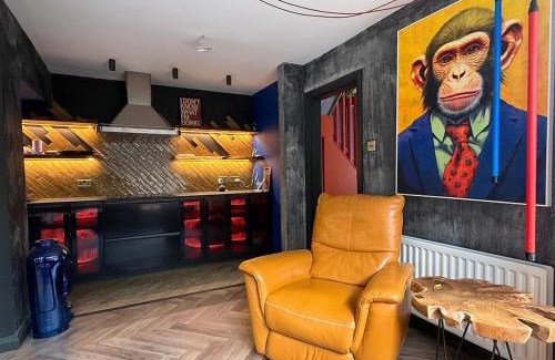Bangor Casa | The Funky Hideaway with Hot Tub