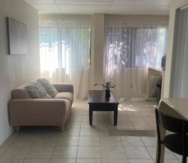East Brisbane Cama Y Desayuno | The Gabba B&B