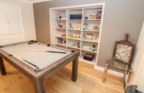 Castleton Casa | The Gables