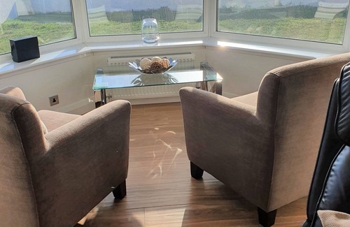 Tywyn Casa | The Gables is a large bungalow on the sea front with great sea views and sunsets